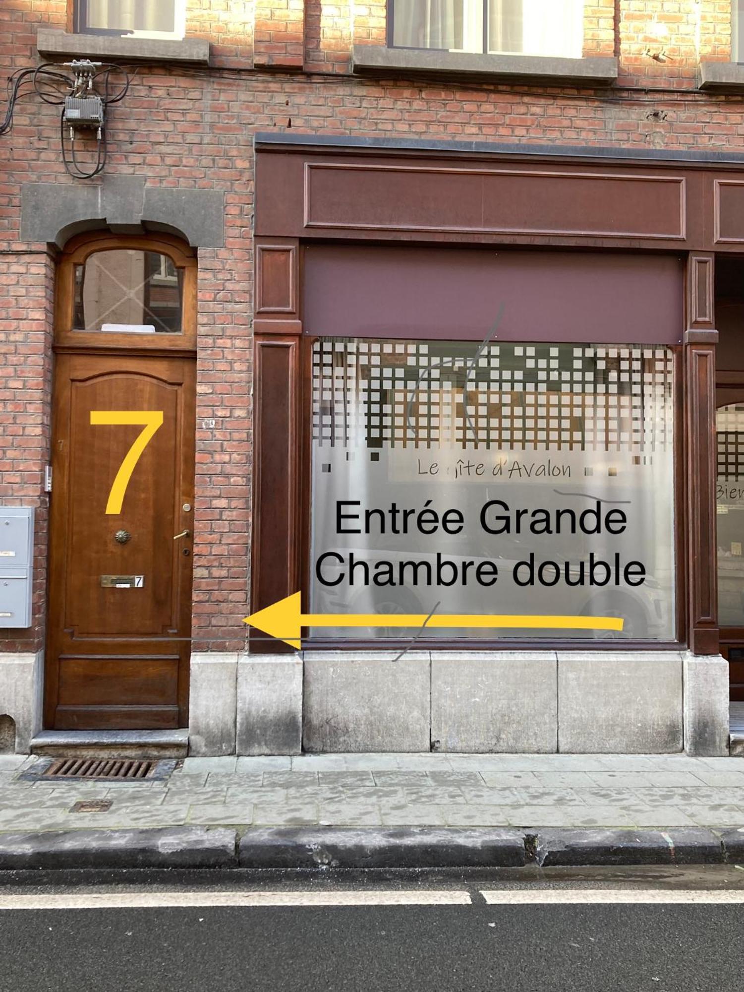 Gite D'Avalon Chambre 7 디넝 외부 사진