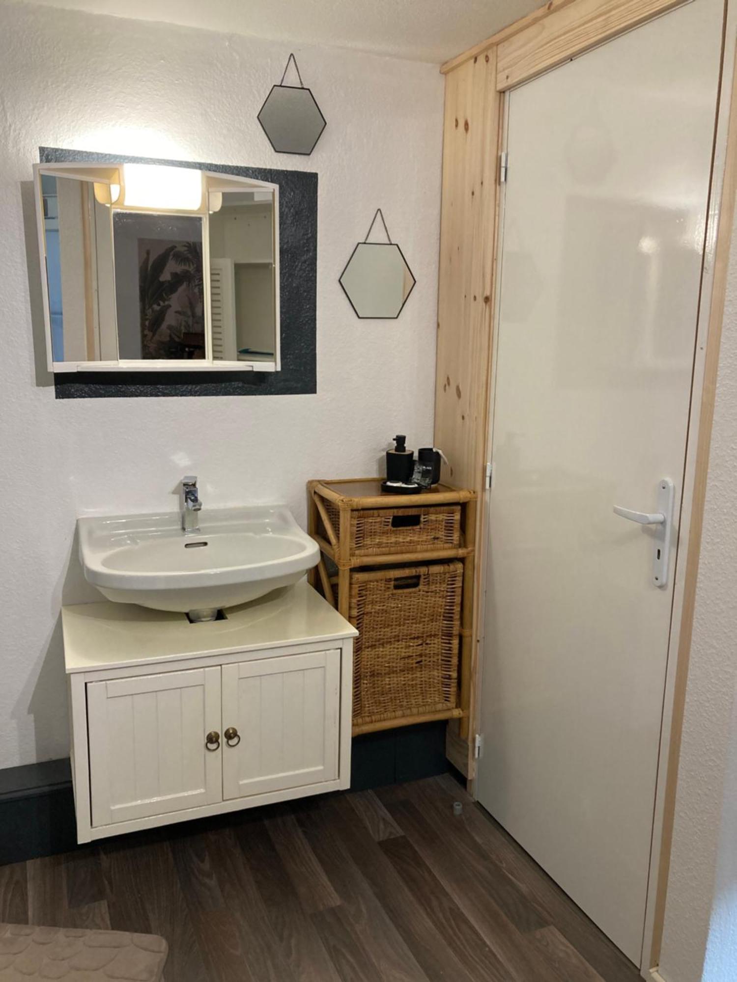 Gite D'Avalon Chambre 7 디넝 외부 사진