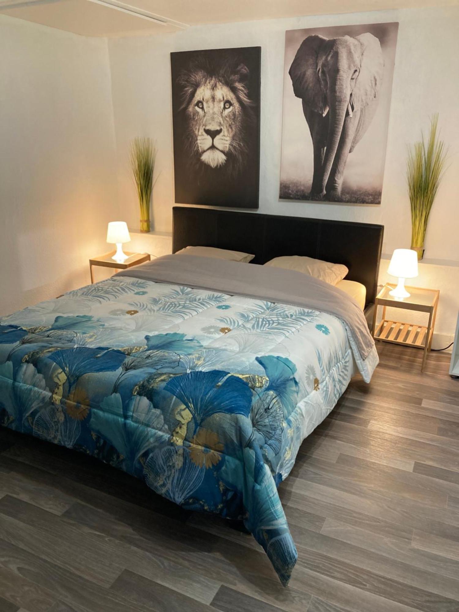 Gite D'Avalon Chambre 7 디넝 외부 사진