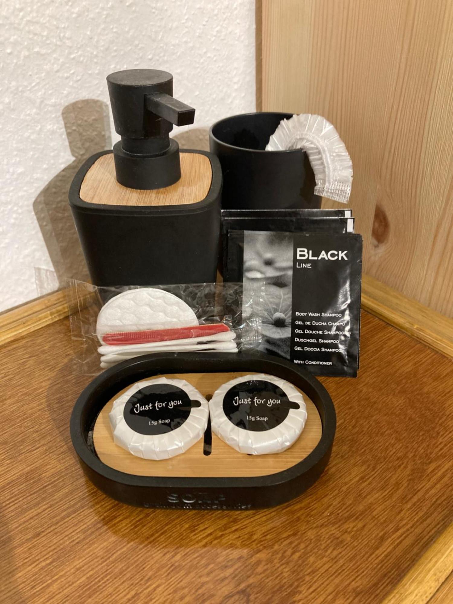 Gite D'Avalon Chambre 7 디넝 외부 사진