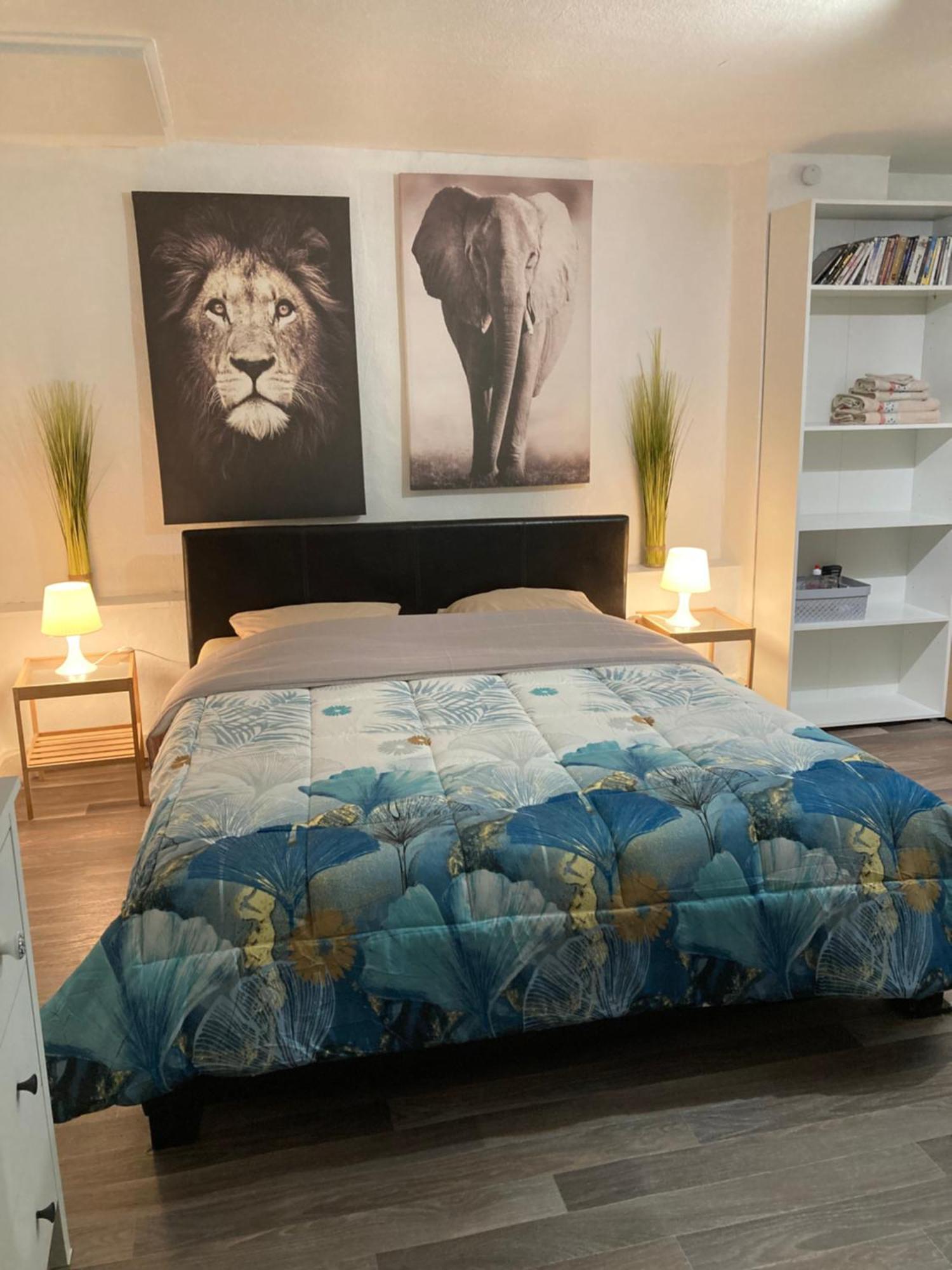 Gite D'Avalon Chambre 7 디넝 외부 사진